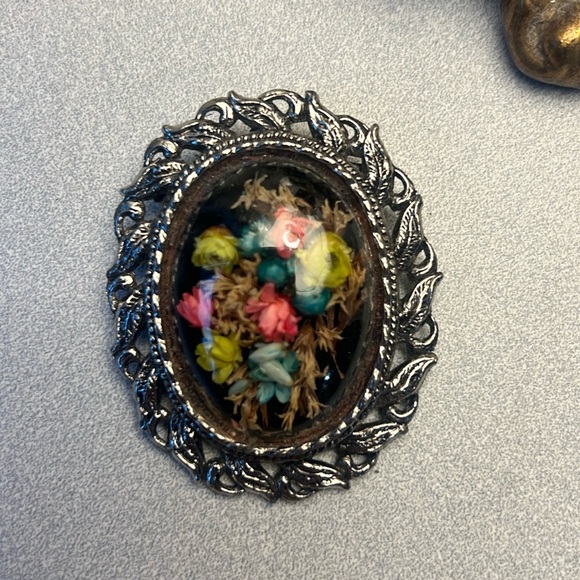 Vintage Jewelry - Vtg Victorian Dried Flower Brooch Pendant